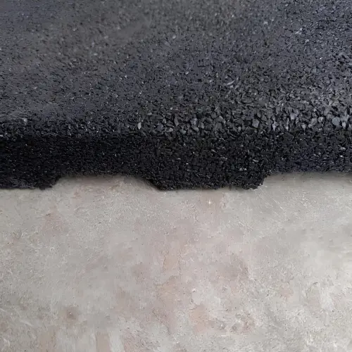 Mattonella Gommata 4 cm - Outdoor | Pavimentazione Sportiva - Visuale Ravvicinata sullo Spessore