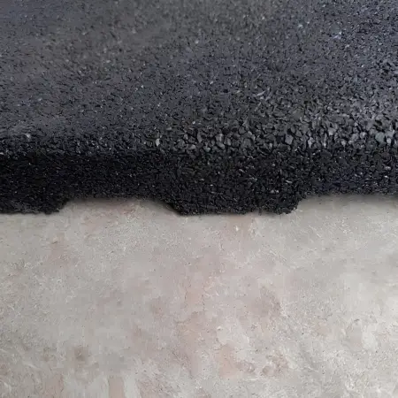 Rubberized Tile 4 cm - Outdoor | Sports Flooring - Close-Up View of Thickness