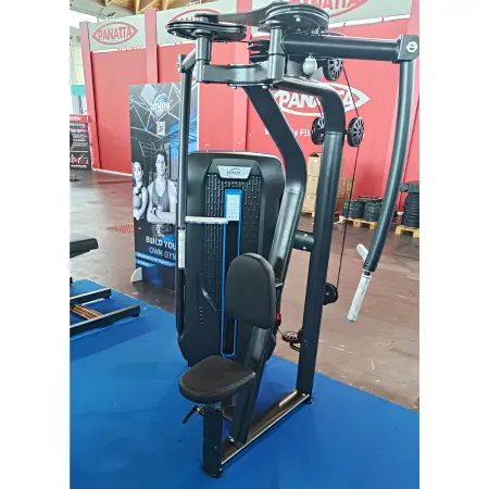 Pec Fly et Delt Arrière - X6 | Salon du bien-être de Rimini 2024 - Vue complète dans la chambre