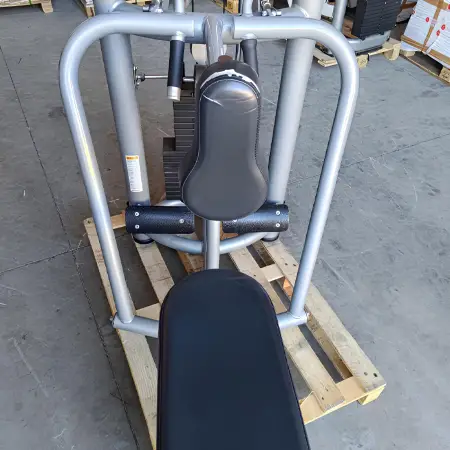 Matriz de filas sentadas divergentes con paquete de pesas | Segunda mano - Vista de cerca del asiento