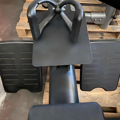 Long Pull Row - X6 | Rimini Wellness Fair 2024 - Close-up view of the Handle and Platform