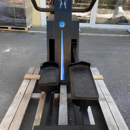 Professionelles Fitnessstudio Ellipsentrainer | Gebraucht - Pedalansicht