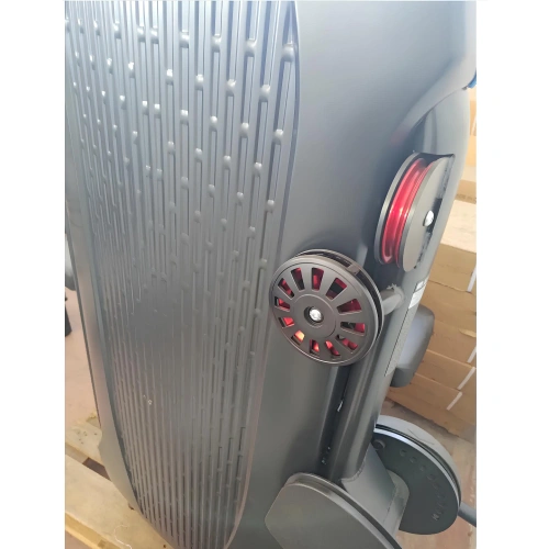 Extensión de piernas y flexión de piernas en decúbito prono - X6 | Rimini Wellness 2024 - Vista al volante