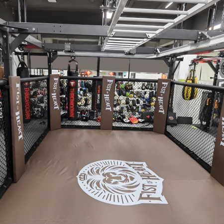 Multifunktions-MMA-Käfig - SC200 | Anpassbar. Blick auf das Logo des Kunden