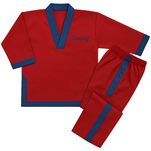 Rotes Dobok Taekwondo mit blauen Details - TA3 | Professionell - Vollansicht