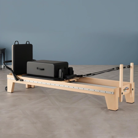 Máquina de Pilates Reformer - PM5 | Profesional - Vista de la habitación con máquina