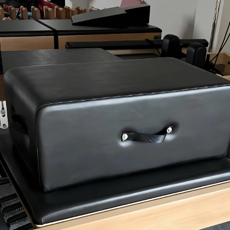 Pilates Reformer avec traîneau central - PM7 | Professionnel - Rembourrage visuel