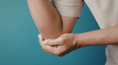 Injuries to the Elbows in Streetlifting: Watch Grip, Volume and Chronic Stress