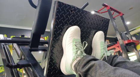 Leg Press Riabilitativa: Carico Graduale e Sicurezza Articolare