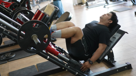 Pressa Orizzontale vs Verticale: Quale Scegliere per la Riabilitazione Motoria?