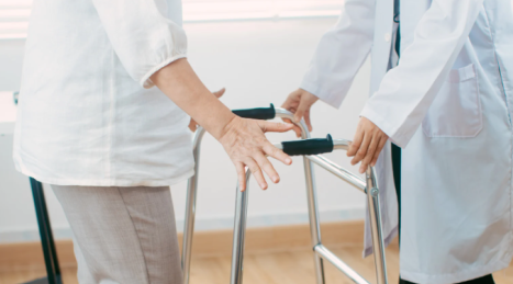 Parallel Bars vs Walkers: When to Choose a Fixed Structure