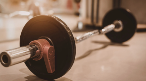 Bilanciere olimpico, EZ o trap bar: quale scegliere in base al tuo allenamento