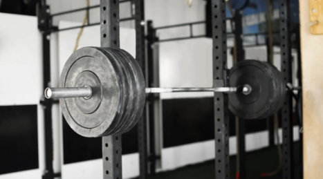 Squat stand o power rack: quale conviene davvero in uno spazio piccolo
