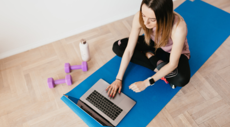 Ripartire ad allenarsi dopo mesi fermi: come evitare una routine ingestibile