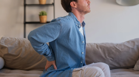 Steifheit im Rücken und in den Hüften: Sinnvoll zu Hause trainieren