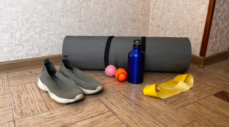 Quale attrezzatura minima serve davvero per allenarti a casa se l'obiettivo è perdere peso