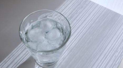 Bere poco durante il giorno può farti sentire più scarico quando ti alleni