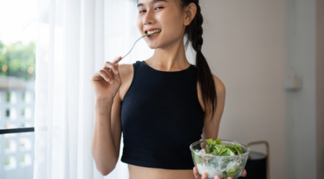 Cosa mangiare prima di un allenamento breve a casa senza complicarti