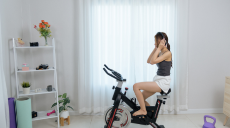 Gli errori che ti fanno sentire pesante o scarico quando ti alleni a casa