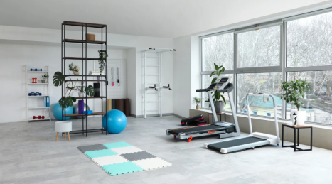 Standard- und kundenspezifische Elemente können in einem fortschrittlichen Fitnessstudio gut nebeneinander bestehen