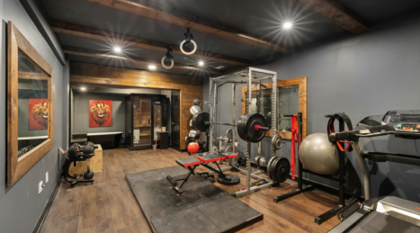 Meglio personalizzare una sola area critica o continuare con standard ben distribuito in tutta la home gym