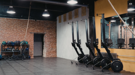 Salle de sport en copropriété : mieux vaut une machine neuve d'entrée de gamme ou une machine remise à neuf plus solide
