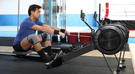 Proper technique on the rowing machine: 5-step sequence with mistakes to avoid