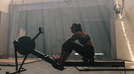 Rowing machine for the elderly: simple exercises and precautions