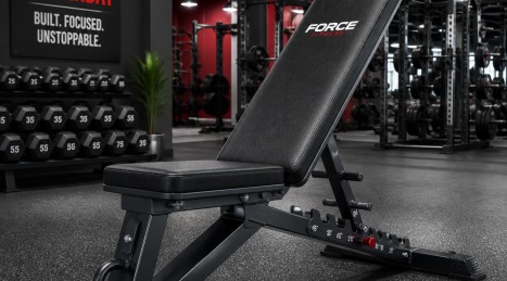 Banco reclinable de gimnasio: los 5 ángulos fundamentales para la hipertrofia