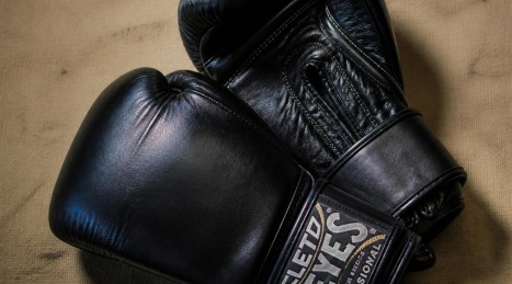 Mantenimiento de los guantes: cómo limpiar los guantes de boxeo y eliminar los malos olores