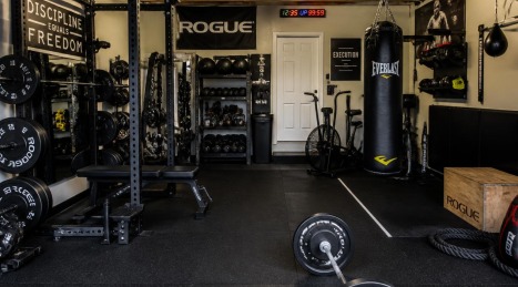 Suelo para un gimnasio en el garaje: la guía completa para convertir el garaje en un gimnasio profesional