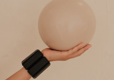 Pilates senza polsi: varianti sicure per mani doloranti