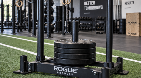 Prowler-Schlitten im professionellen Fitnessstudio: Platzbedarf, Fahrbahn und Bodenschutz