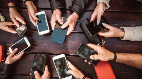 Come proteggersi dal confronto tossico sui social