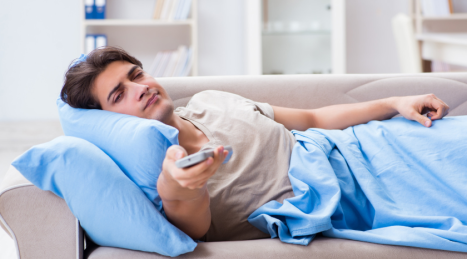 Alzarsi dal divano: tecniche per iniziare la serata attiva