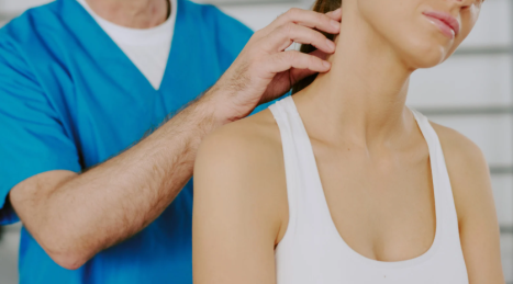 Come alleviare la cervicale con semplici esercizi