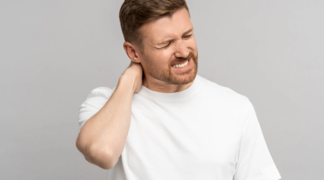 Cervicale in auto: posizione del sedile ed esercizi lampo