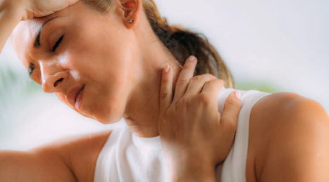 Mobilità del collo in rotazione e inclinazione