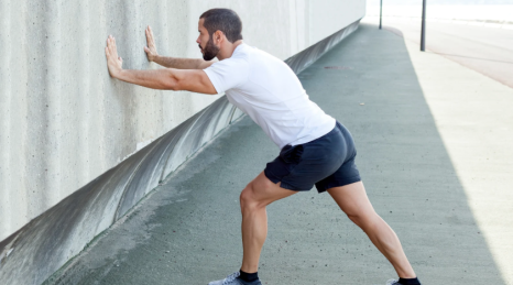 Stretching del polpaccio per caviglie più mobili