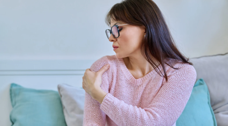 Articolazioni rigide al mattino ma meglio la sera: cosa significa