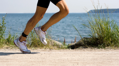 La micro routine anti-gambe pesanti da sedentarietà