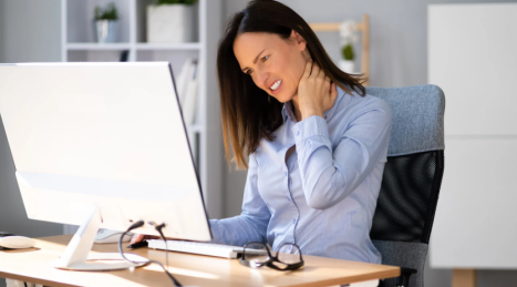 Come prevenire il mal di schiena con micro-azioni quotidiane