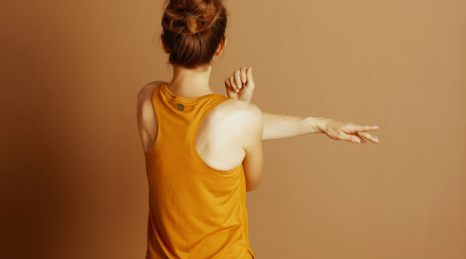 Stretching spalle e dorsali per chi fa pesi