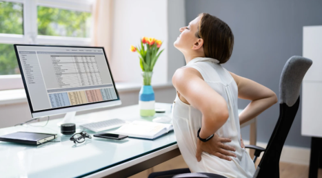 Postura e cervicale: come allineare testa e collo quando lavori al computer