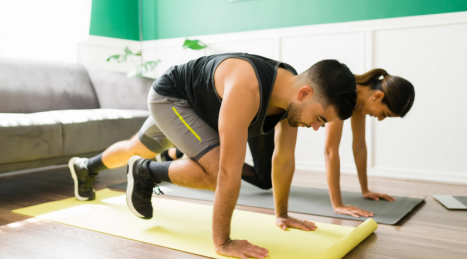 Allenamento HIIT a Casa: Brucia Grassi in 15 Minuti