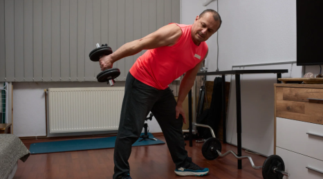 Esercizi a Corpo Libero: 12 Movimenti Efficaci per Casa