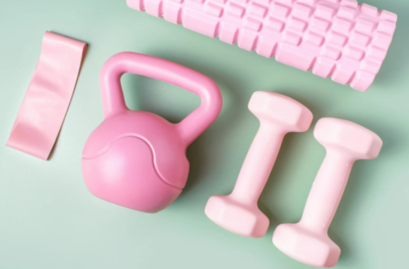 Accessori Palestra Essenziali: 12 Must-Have del 2026
