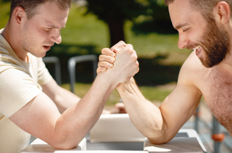 Wo man in Italien Armwrestling trainieren kann: Clubs und spezialisierte Fitnessstudios