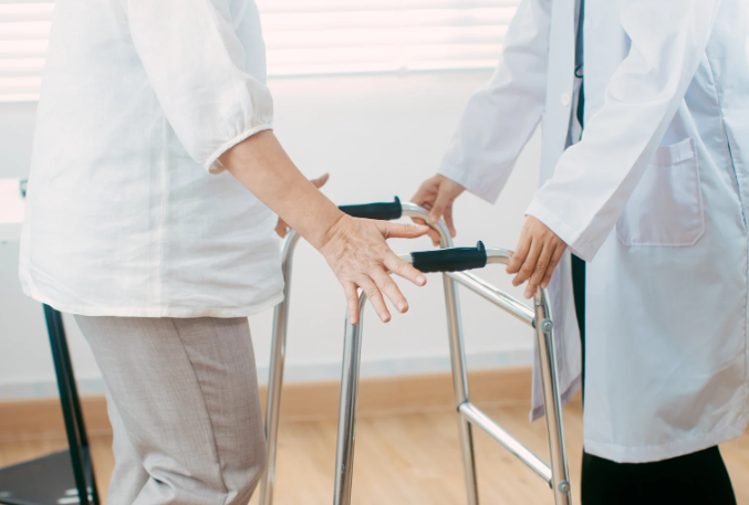 Parallel Bars vs Walkers: When to Choose a Fixed Structure