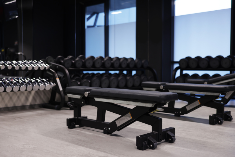 Quale materiale scegliere per una palestra professionale con pesi, functional e aree tecniche